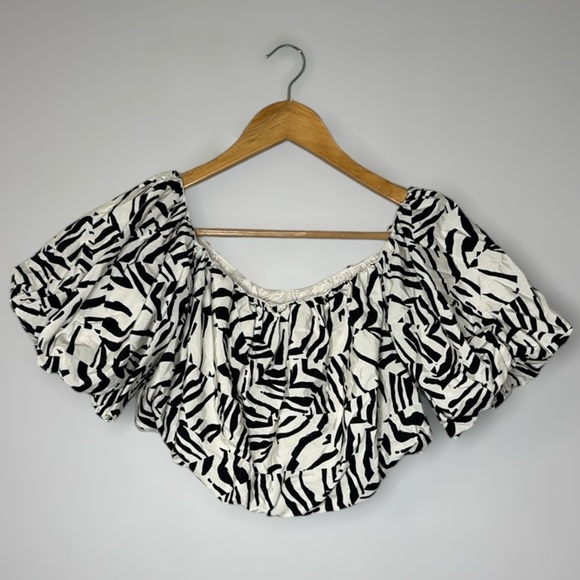 A New Day Black and Cream Ruffled Crop Blouse Size Small - Picture 1 of 13